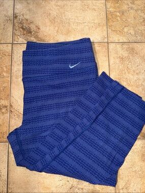 Nike women’s ' Royal Blue Patterned Athletic Leggings Capri length